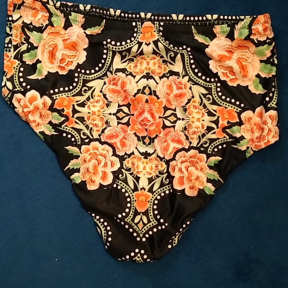 Swim suit bottom - Picture 3 of 11
